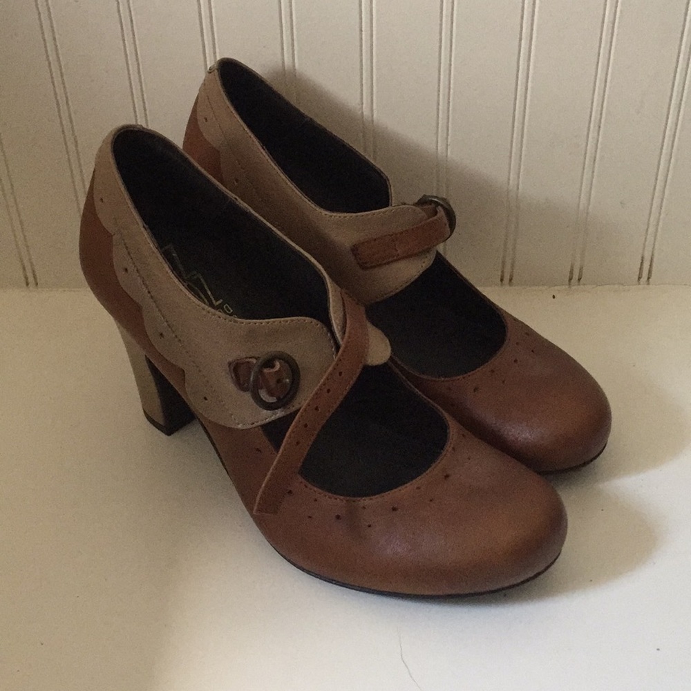Retro 1940s shoes- Miz Mooz- size 8